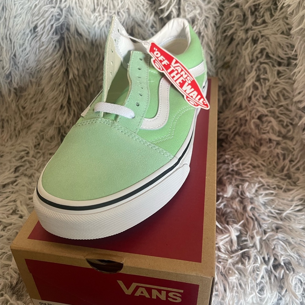 Vans Era Green Ash/True White
Women’s Size: 9
New with tags